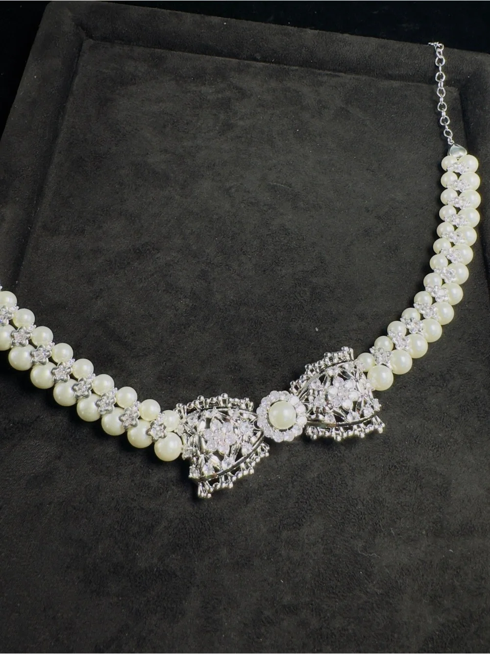 Elegant Pearl Bow Statement Necklace - White